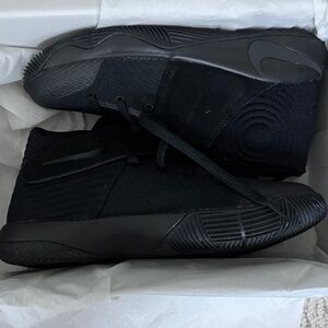 Kyrie 2 in Black